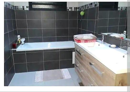 Chambre Privee Dans Maison 르탕퐁 외부 사진